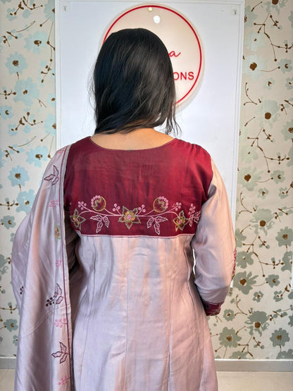 Mulchanderi soft pink 3 piece set