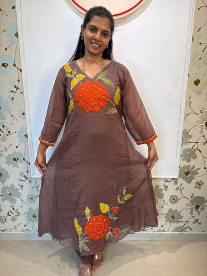 Mulchanderi Floral Appliqué Kurta Set