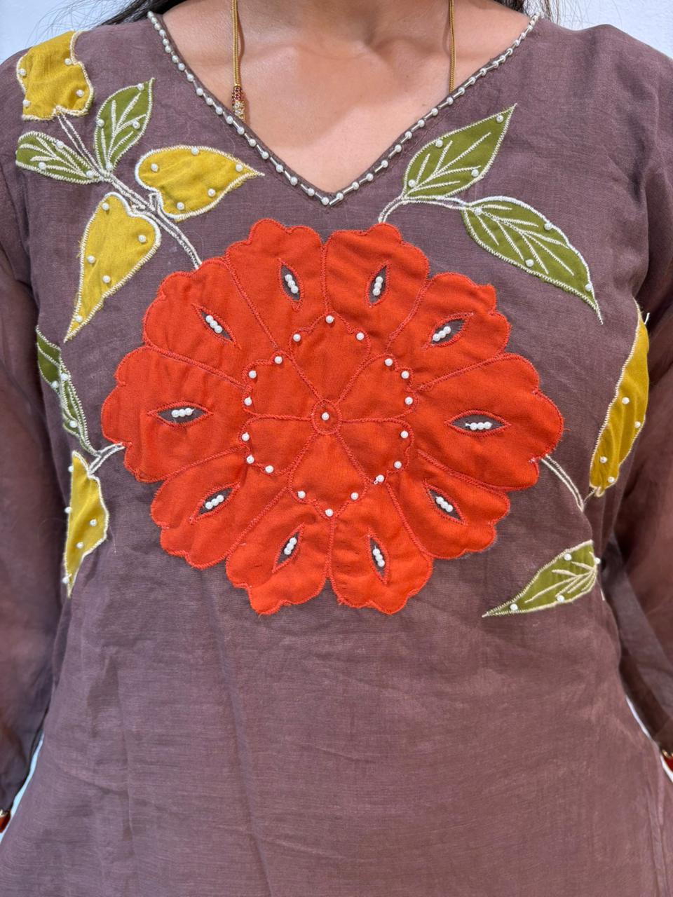 Mulchanderi Floral Appliqué Kurta Set