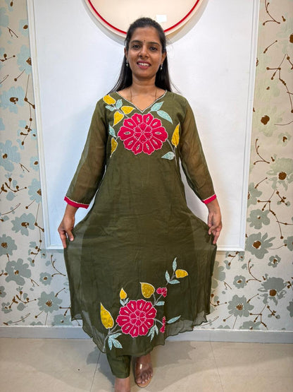 Mulchanderi Floral Appliqué Kurta Set