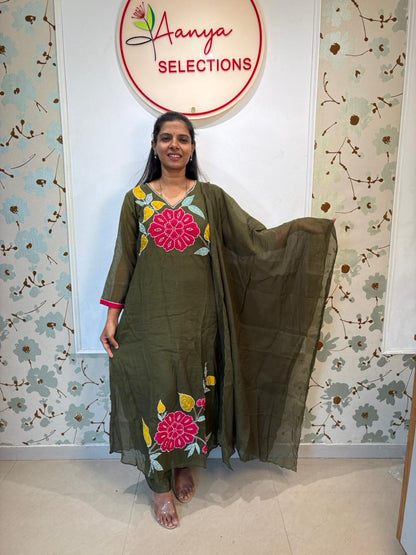 Mulchanderi Floral Appliqué Kurta Set