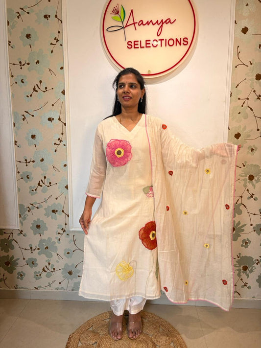 Off White Pure Mul Chanderi Floral Appliqué Kurti Set