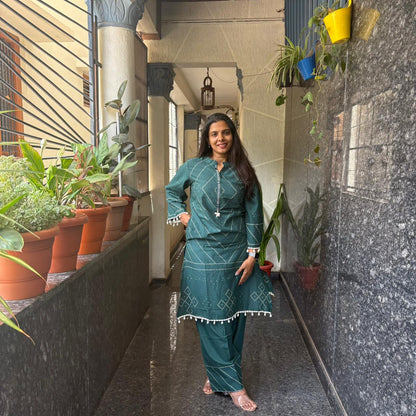 Mauve bandhani co-ord set with dupatta - smiling pose