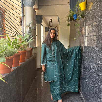 Teal bandhani co-ord set with dupatta - full look